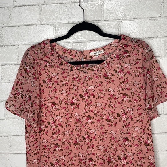 Pleione Pink Floral Scoop Neck Flutter Sleeve Blouse - Picture 4 of 12